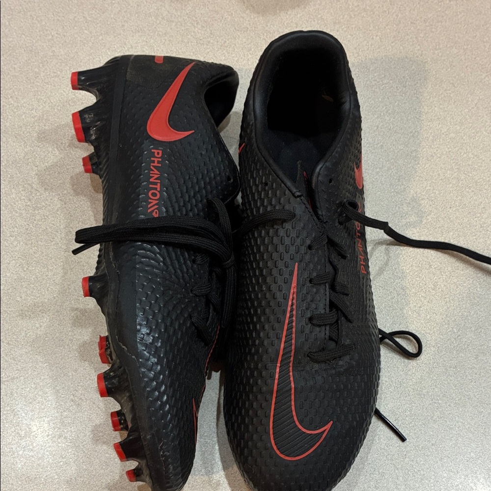 Nike Kids Athletic Shoes in Black and Red